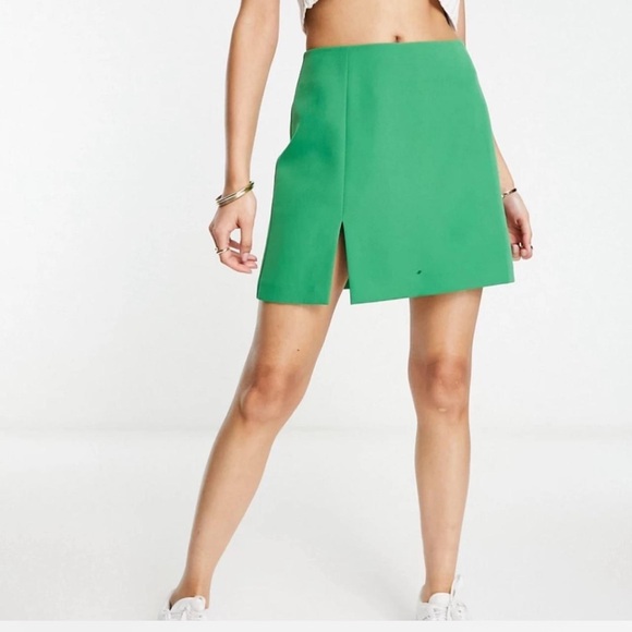 Asos Miss Selfridge Slit Hem Mini Skirt In Bright Green. Size 8. - Picture 1 of 8